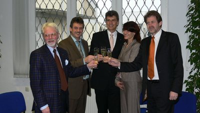 Stadtkämmerer Dr. Volker Kölb, Thomas Luh, Roland und Beate Zwerenz, OB Heiz-Peter Haumann